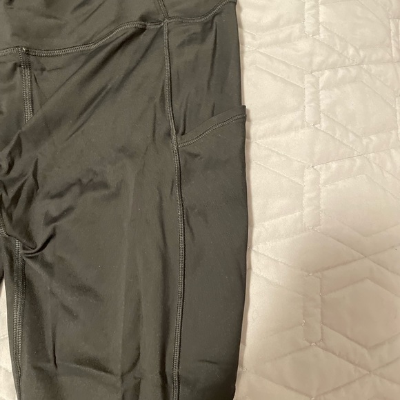 Lululemon fast & free tights size 8 25’ - Picture 2 of 4